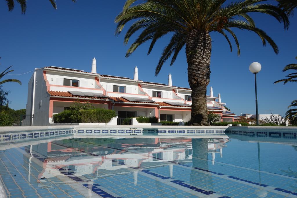 אלבופיירה Moradias Villas Joinal מראה חיצוני תמונה